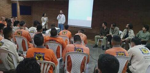 Personas de taller musical en clase 