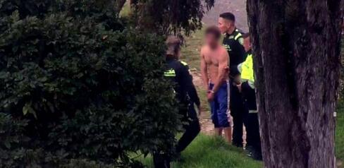 Un sujeto intentó fugarse luego de hurtar un celular y lanzarlo a un caño para evadir a la Policía