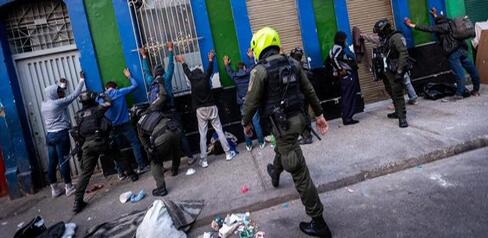 Policía realiza captura de sujetos 
