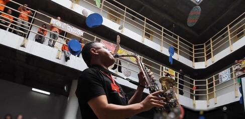 Al ritmo de Fumaratto, la Cárcel Distrital celebró el Día de las Mercedes