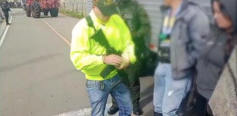 Tres extorsionistas que se hacían pasar por disidencias fueron capturados en flagrancia