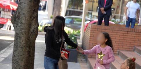 Entregar dinero a menores de edad es contribuir a la instrumentalización y mendicidad presionada por terceros