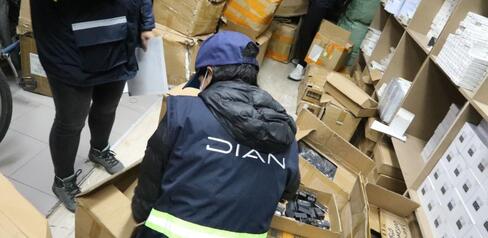 Operativo contra la venta de celulares hurtados en la localidad de Los Mártires