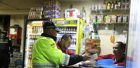 Suspendida la actividad comercial de tres establecimientos comerciales durante operativo en San Cristóbal