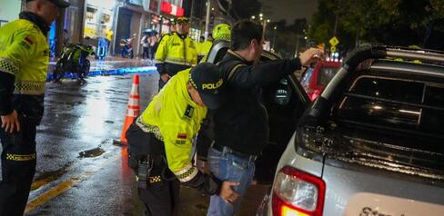 Un arma traumática y varias armas blancas incautadas en operativo en Rafael Uribe Uribe