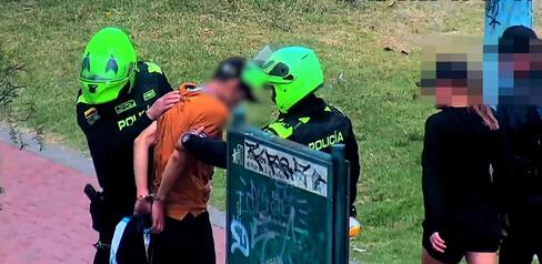 Cámaras de videovigilancia de Bogotá permitieron capturar a sujeto que vendía estupefacientes en un parque en Ciudad Bolívar