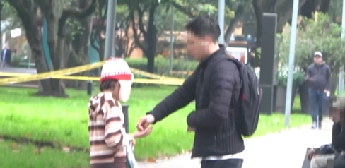 Video | Darles dinero a los niños en la calle es promover el trabajo infantil: así fue el experimento que buscó prevenir este delito