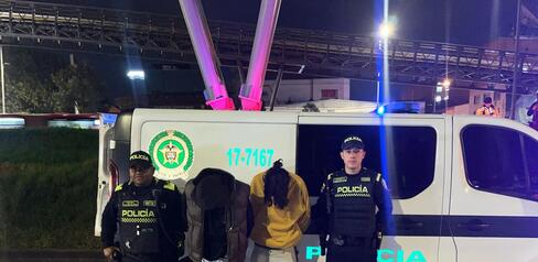 Video | Capturados en flagrancia dos hombres que vandalizaron bus del sistema de transporte público