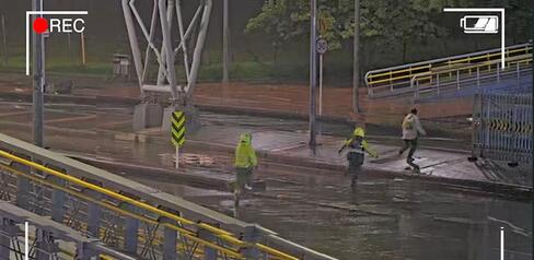 Cámaras de videovigilancia | Así fue la persecución y captura de un sujeto tras hurtar un vehículo en Puente Aranda