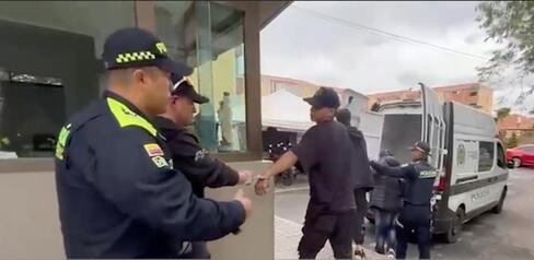 Video: capturados cuatro hombres que extorsionaban a comerciantes en Suba