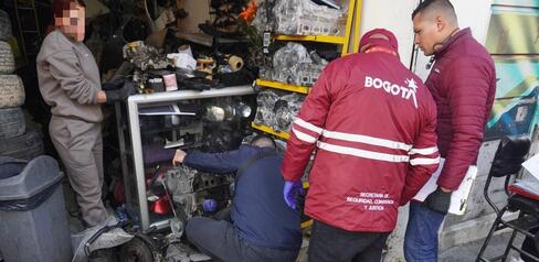 Más de 200 repuestos aprehendidos en operativo contra el comercio ilegal de autopartes en Antonio Nariño