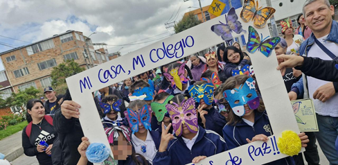 Estudiantes y padres de familia de un colegio en Bosa marcharon para decir no a la violencia