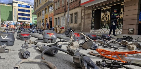 Las autopartes estaban en una bodega falsa.