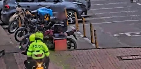 Agentes atendieron el caso y encontraron una caja con cerca de 200 dosis de estupefacientes.