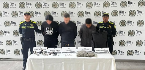 Tres personas fueron capturadas por expendio de drogas.