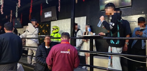 Menores sorprendidos en bares.