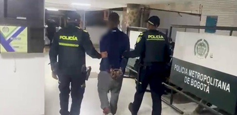 Capturado 'Hombre Araña del Siete de Agosto': quedó grabado en video subido en un poste violentando cámara del C4