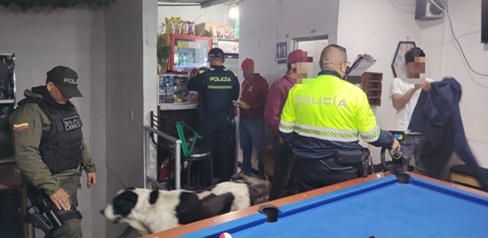 Autoridades restablecen derechos a un menor encontrado consumiendo licor en un billar durante una megatoma en Ciudad Bolívar