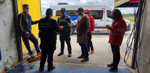 Suspendido montallantas en Fontibón que estaría vinculado con los ‘pinchallantas’: tenía oculto varios ‘pitos’ utilizados para afectar vehículos