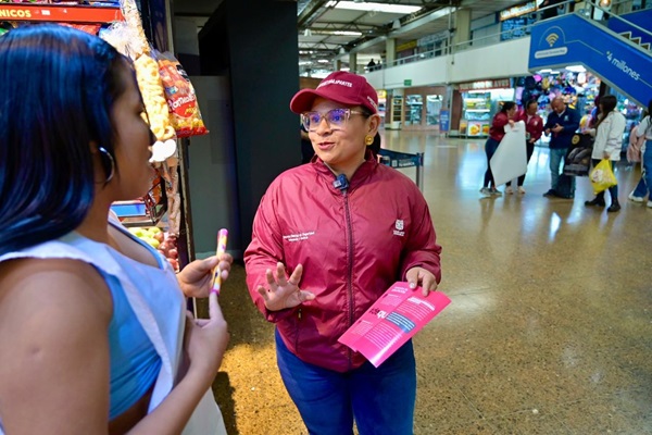 Dos mujeres hablando