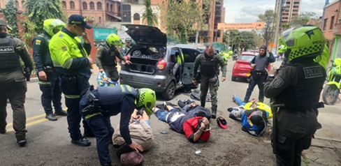 Video | Así fue el operativo para capturar a cinco extranjeros dedicados a robar droguerías en Bogotá