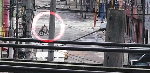 Intentó escapar tras robar una bicicleta en Barrios Unidos, pero las cámaras de seguridad nunca le perdieron el rastro y fue capturada