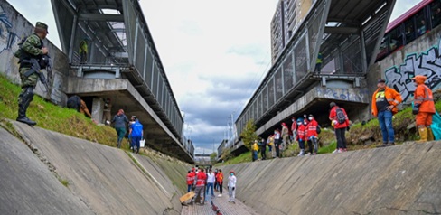 Dos toneladas de residuos y 20 cambuches desmontados en el Canal Comuneros