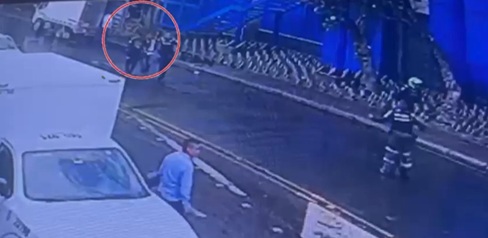 Video: perseguido y acorralado, así cayó falso policía que estaba hurtando en el Portal Norte