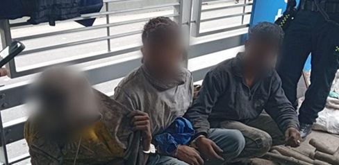 Atrapados bajo tierra hurtando cable de cobre: así cayeron ‘Los Topos’ en el transporte masivo