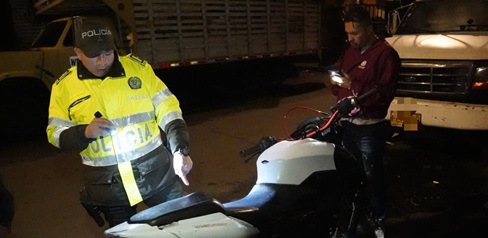 Recuperada moto hurtada que se camuflaba con placa falsa en Los Mártires