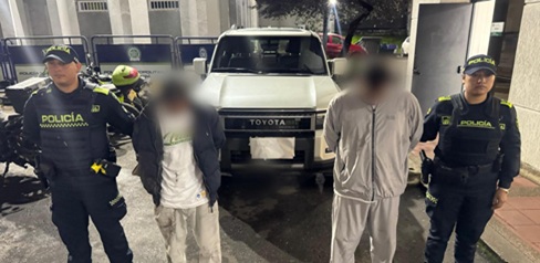 Dos hombres capturados tras robar una camioneta en Usaquén