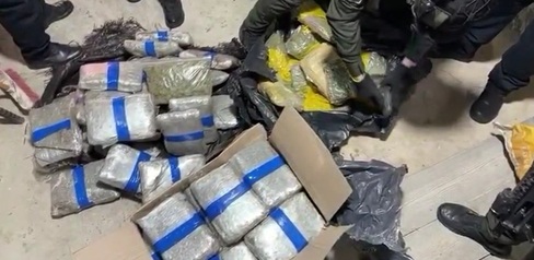 Ocultos bajo tierra en una bodega de reciclaje, fueron hallados 60 kilos de marihuana: la droga se vendía en discotecas del Restrepo