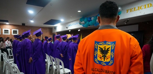 18 personas privadas de la libertad se certificaron en confección de prendas urbanas en la Cárcel Distrital