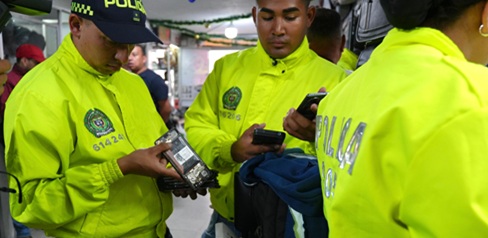 Incautados más de 40 celulares con reporte de hurto y manipulación ilegal en un operativo en San Victorino