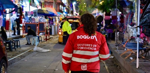 Autoridades refuerzan operativos contra la venta ilegal de pólvora en el sector de San Victorino