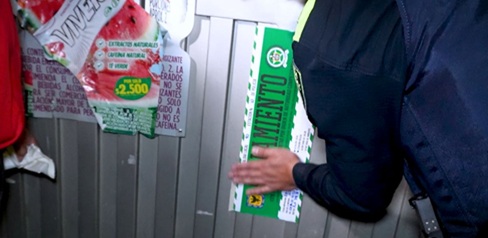 Niño de 9 años fue hallado dentro de tienda donde su padre consumía licor en Engativá