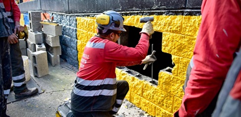 Delincuentes se quedaron sin escondite: fueron sellados huecos en puente de la NQS con calle 19