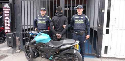 Cuatro capturados, tres motos recuperadas y 12 establecimientos sellados: así fue el megaoperativo en la av. Primero de Mayo