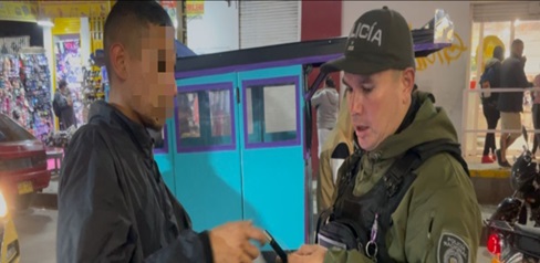 Estupefacientes, armas blancas y cervezas vencidas decomisadas deja megatoma en Bellavista, Kennedy