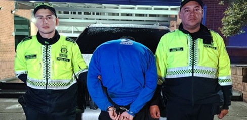  Perseguido y capturado luego de intentar robarse una camioneta y huir por el carril de TransMilenio