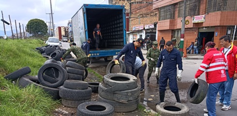   Por acumulación de basuras y problemas con roedores, Distrito recolectó más de 500 llantas en Suba y recuperó espacio público 
