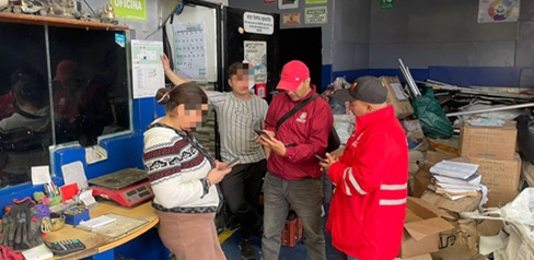 Un capturado y tres bodegas de reciclaje suspendidas en operativo en Barrios Unidos
