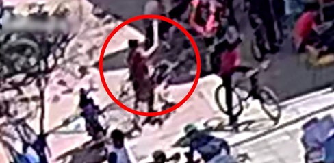 Cámaras del C4 permitieron capturar, en la Calle 80, a hombre armado con machete