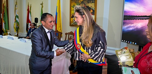 Reconocimiento al trabajo de Lina María Toro, subsecretaria de Acceso a la Justicia