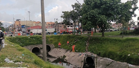 Operativo en el canal de Los Ángeles, en Engativá, deja un capturado y varios cambuches desmontados