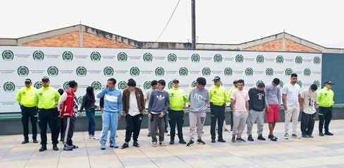 varios hombres de la banda el mesa capturados junto a varios policías