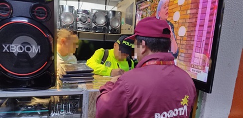 Operativo contra el hurto y la recepción permitió incautar 17 computadores portátiles que estaban listos para ser vendidos en la Carrera Décima