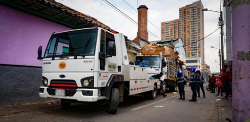 Camiones estacionados en una calle