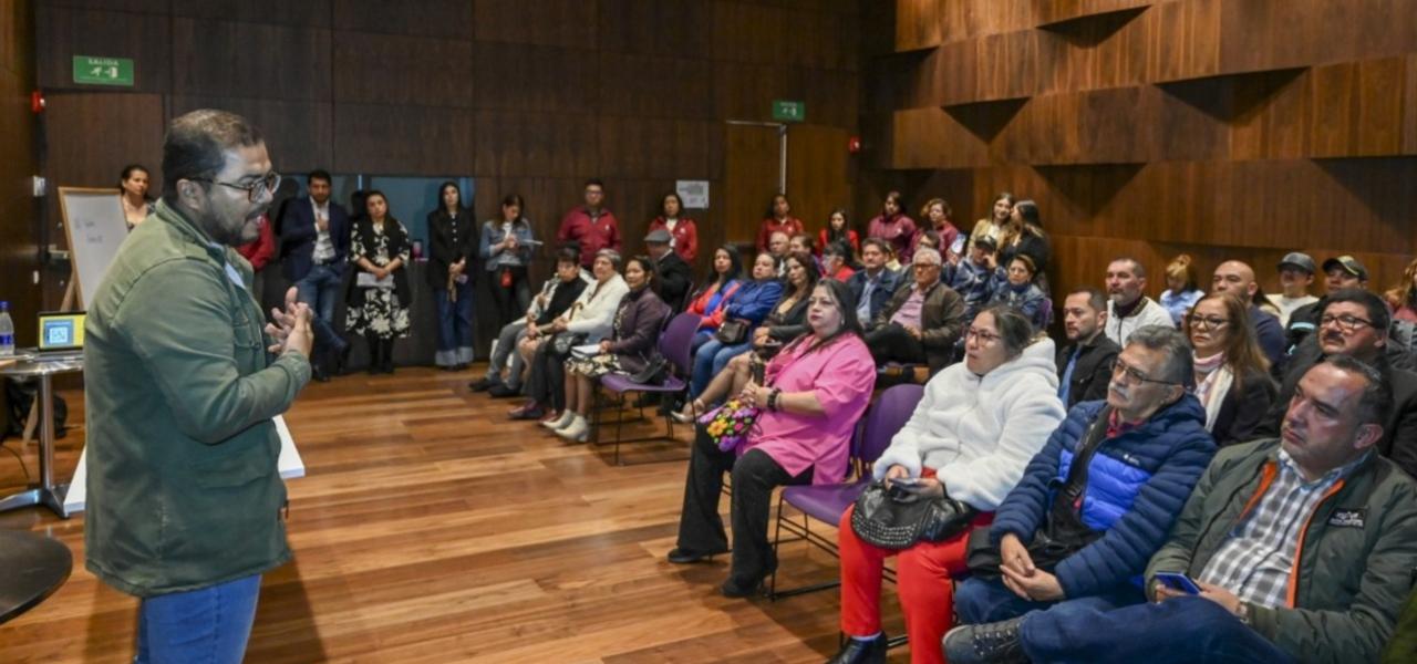 Diálogo ciudadano. En la foto hace presencia el subsecretario de Seguridad junto a la comunidad