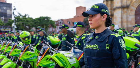Entrega de motocicletas a la Policía